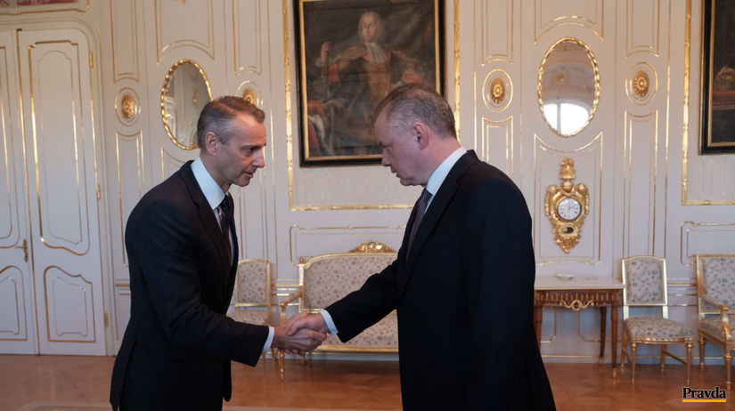 Na snímke prezident SR Andrej Kiska a kandidát...