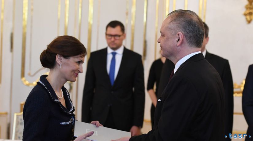 Na snímke vpravo prezident SR Andrej Kiska,...