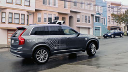 Kalifornia povoľuje testy autonómnych áut bez vodiča! Aj napriek nehode