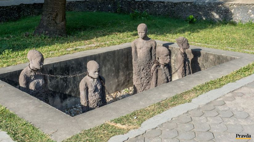 Obchod s otrokmi pripomína súsošie na nádvorí...
