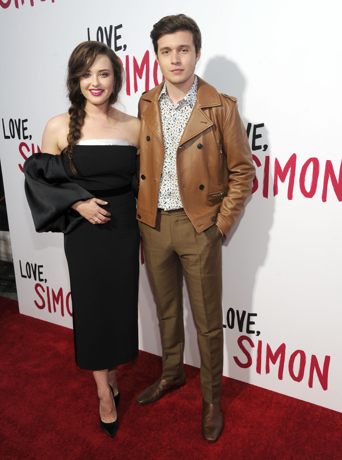 Katherine Langford a Nick Robinson - hlavní...