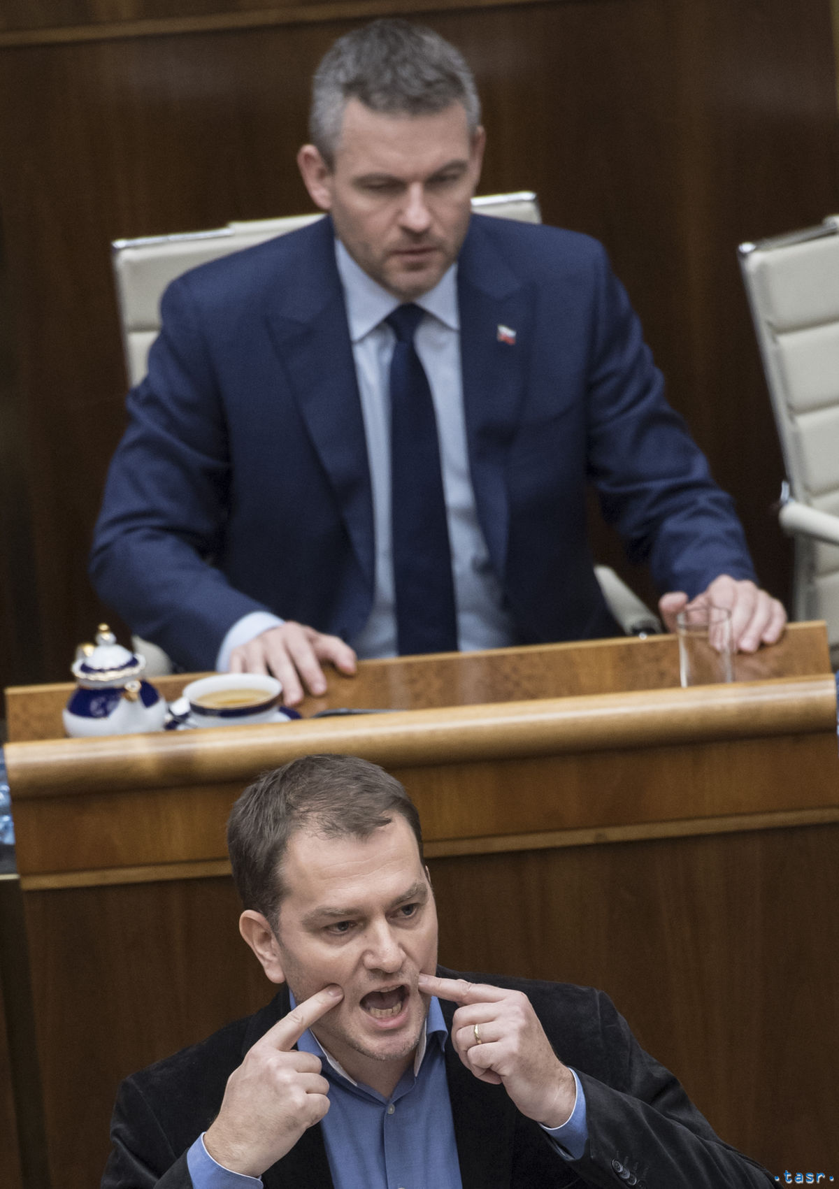 Na snímke hore predseda vlády SR Peter...