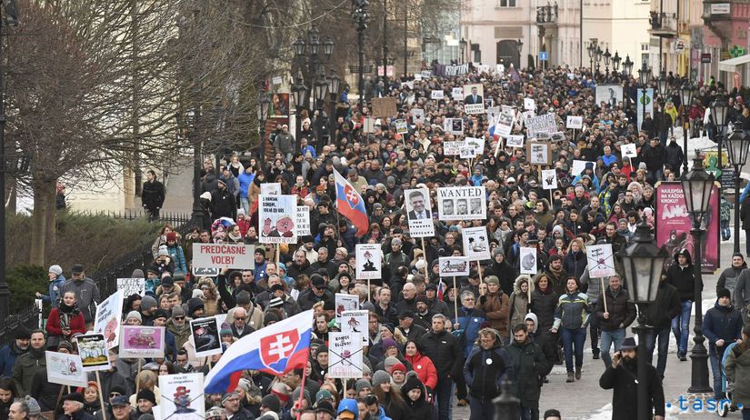Na snímke protestné zhromaždenie Za slušné...