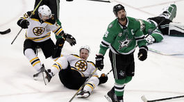 Boston bez Cháru predviedol skvelý obrat, Winnipeg má 100 bodov a klubový rekord