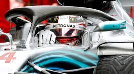 Zmiešané pocity v Mercedese. Hamilton má kvalifikačné rekordy, Bottas havaroval