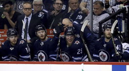 Na tréningu Daňovho Winnipegu lietali päste. Tréner poslal kapitána do šatne