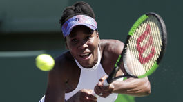 Venus odvrátila tri mečbaly, zahrá si osemfinále. Dimitrov vypadol