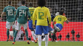 Brazília uťala Nemecku 22-zápasovú sériu bez prehry, Španielsko - Argentína 6:1!