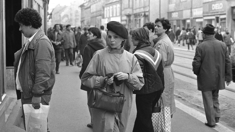 Vyzerala ako Parížanka. Obchodná ulica