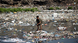 Záplava plastov v Pacifiku prudko vzrástla