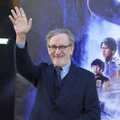 Režisér Steven Spielberg stojí za filmom Ready Player One.