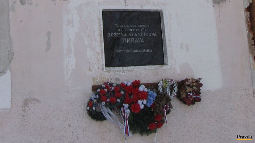 Známu spisovateľku na budove pripomína pamätná...