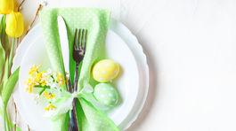 Kvety priamo na veľkonočnom tanieri, inšpirujte sa