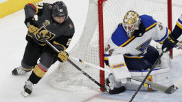 Tatar prispel asistenciou k triumfu Vegas, Jurča vygumoval Varlamov