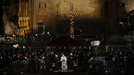 Pápež František sa zúčastnil na Krížovej ceste v rímskom Koloseu