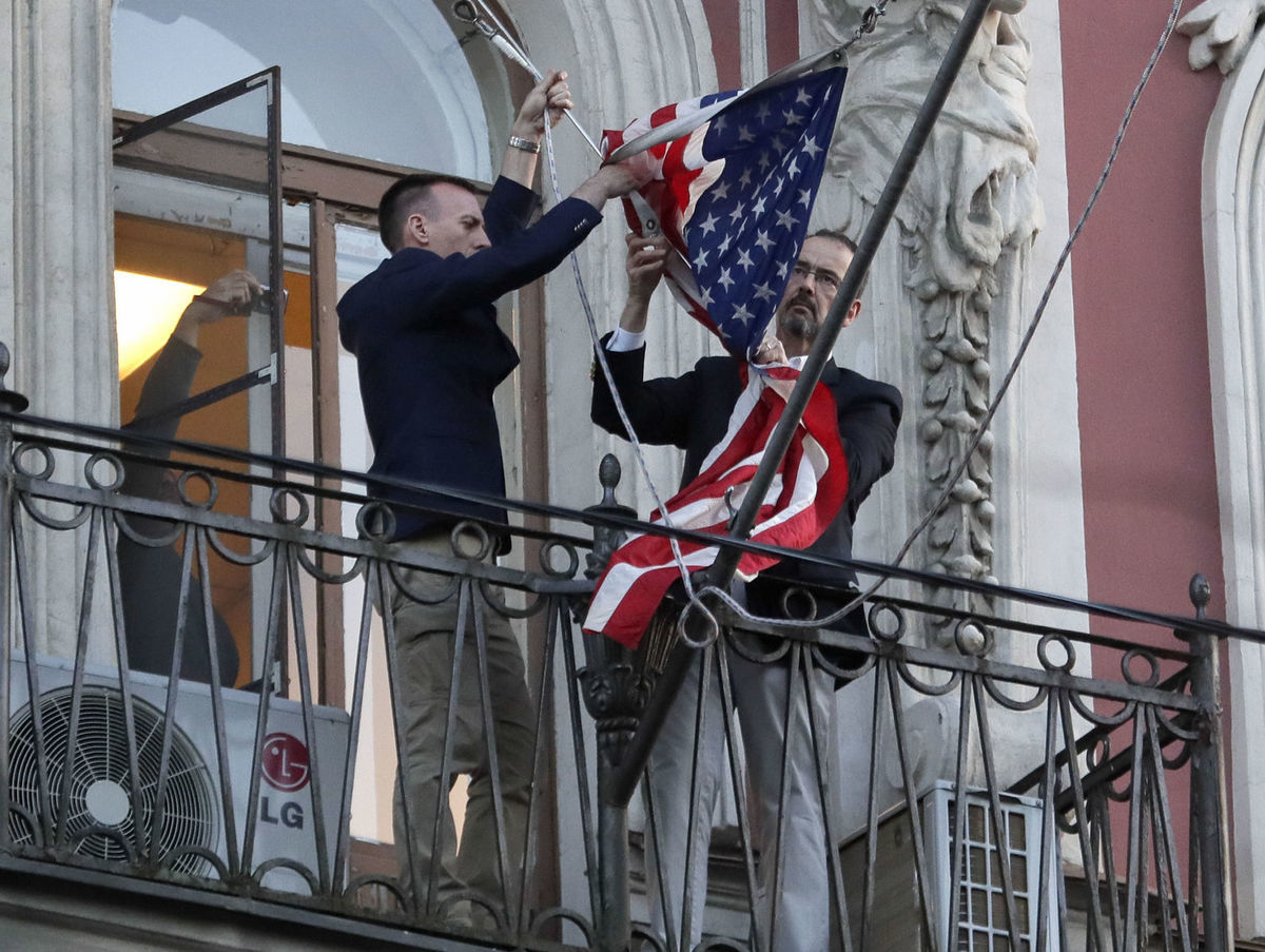 Zamestnanci amerického konzulátu v ruskom...