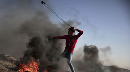 Izraelský minister bráni vojakov: Konali správne, strieľali len na tých, ktorí chceli narušiť hranice