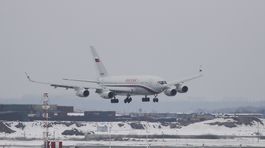 Ruskí diplomati, ktorí boli vyhostení z USA, pristáli v Moskve