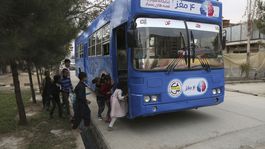 Modrý autobus priváža radosť malým čitateľom
