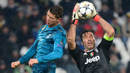 Ronaldova šou v Turíne. Pozrite si jeho geniálne nožničky