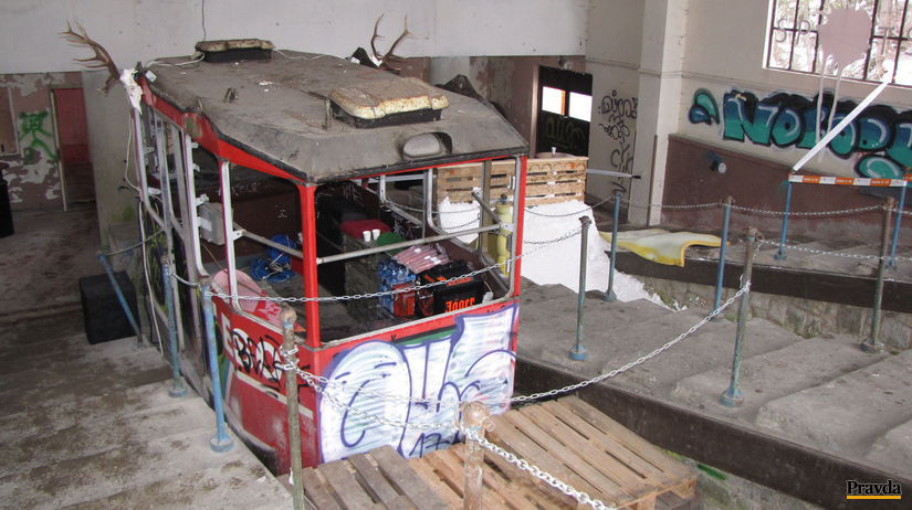 Kabínka starej lanovky Encián v dolnej,...