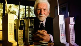 Mobilné telefóny oslavujú 45 rokov. Prvý mobil stál tisíce dolárov