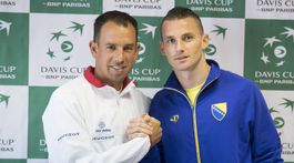 Hrbatý stmelil tím. Karty vyloží v stredu