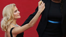 Na festivale v Cannes zakázali robenie selfies na červenom koberci