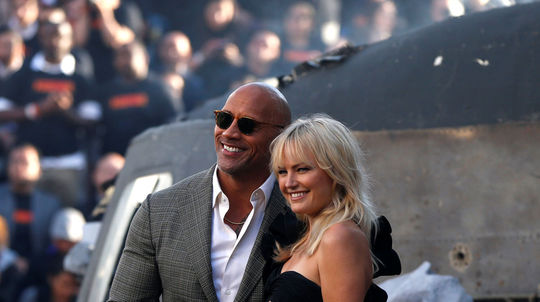 Dwayne Johnson a Malin Akerman na premiére...