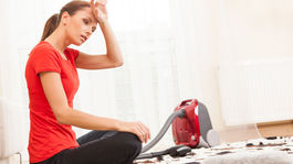 Všade číha nebezpečenstvo! V posteli aj pri upratovaní