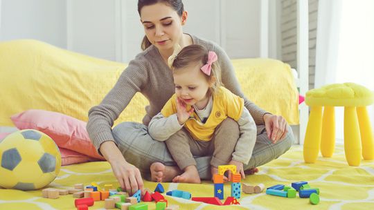 matka, dieťa, hračky,