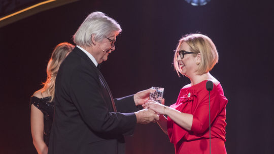 Rakúsky herec Peter Simonischek (vľavo)...