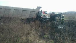 Zrážku s nákladným vlakom v Košiciach neprežil vodič nákladiaka