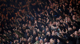 Chelsea doma iba remizovala s West Hamom, vytrápený triumf pre Arsenal