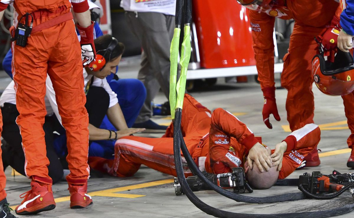 Bahrajn 2018. Mechanik Ferrari Francesco...