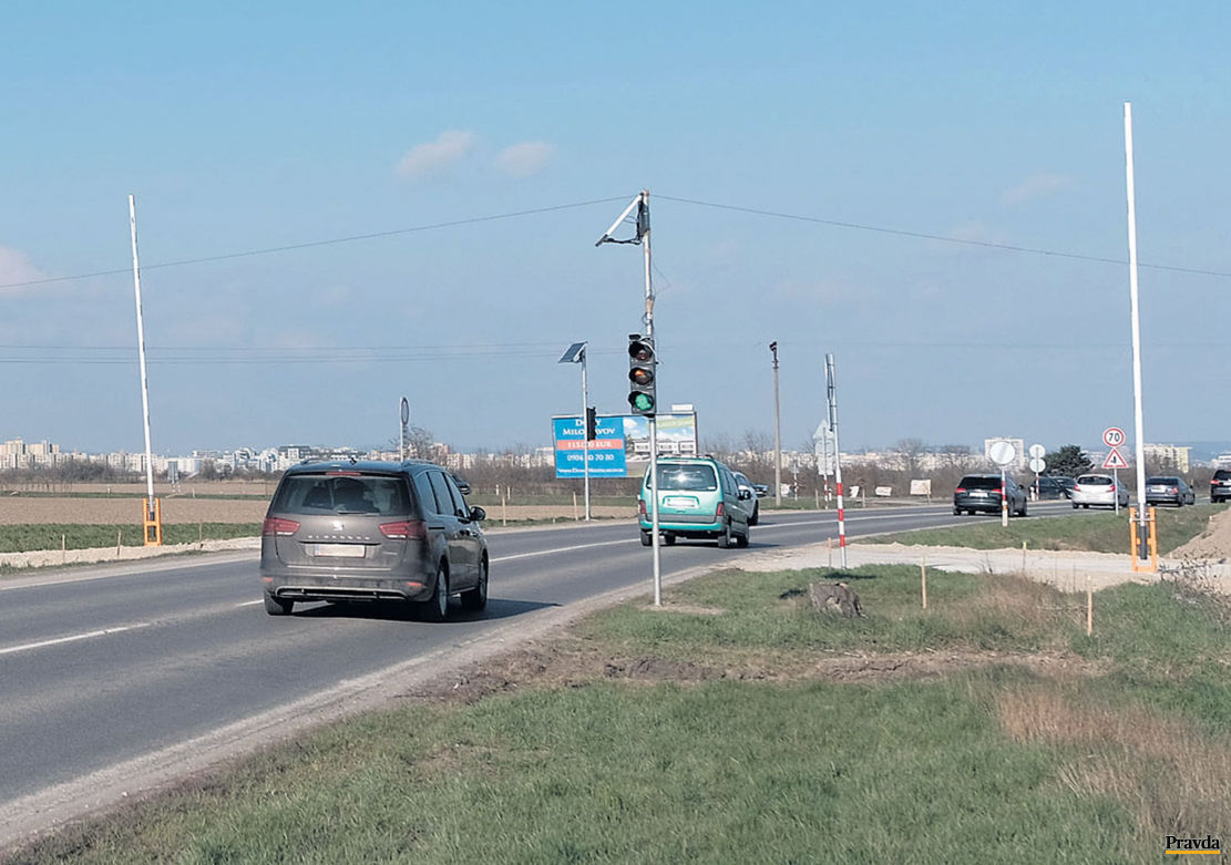Stroje na výstavbe obchvatu Bratislavy občas...