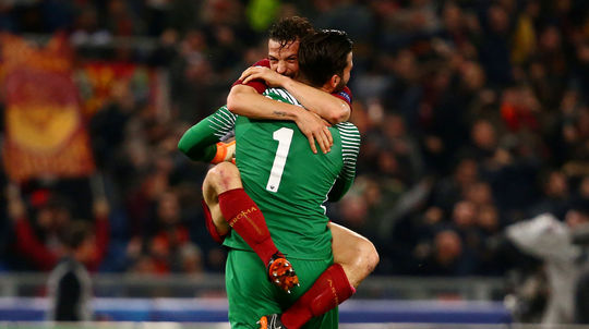 Alessandro Florenzi a brankár Alisson Becker z...