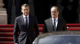 Hollande sa v memoároch pustil do Macrona