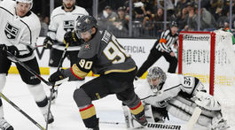 Pittsburgh na úvod play off zničil Philadelphiu, uspelo aj Vegas s Tatarom