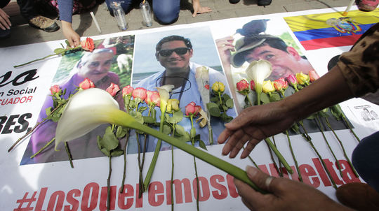 Dvoch novinárov a ich vodiča zavraždili, potvrdil ekvádorský prezident