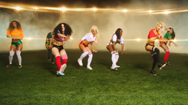 VIDEO: Krásky v miniatúrnych dresoch. Pozrite si klipy hymny MS v Rusku