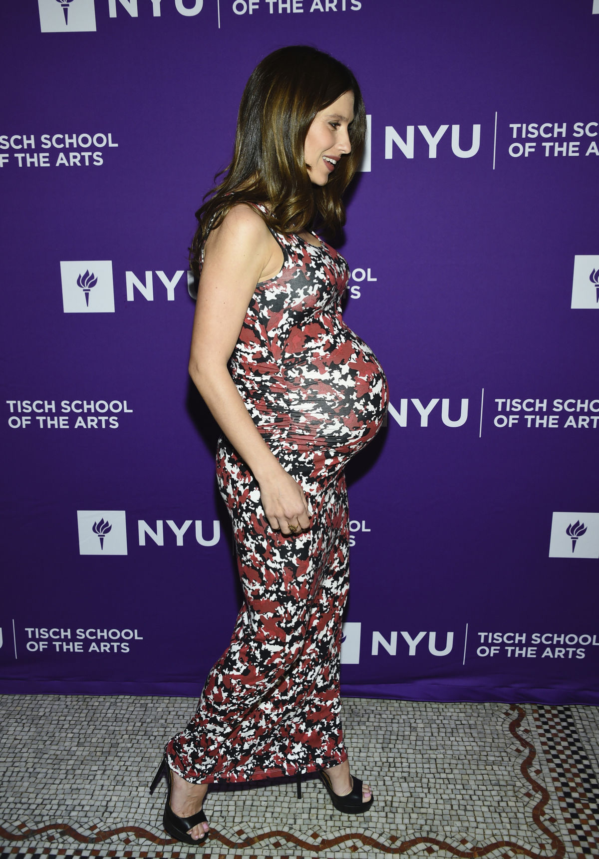 Hilaria Baldwin a jej tehotenské obliny.