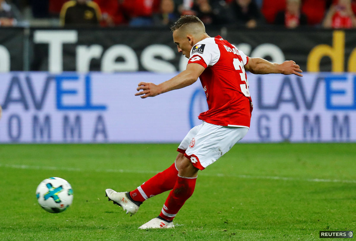 Pablo de Blasis premieňa penaltu nariadenú cez...
