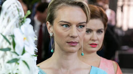 Herečka Antónia Lišková na zábere zo seriálu Milenky. 