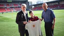 Slávny strelec dostal po polstoročí svoj pamätný dres