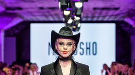 Záverečný model prehliadky - "nevesta" v kovbojskom outfite na prehliadke Miklosko Jar-Leto 2018.