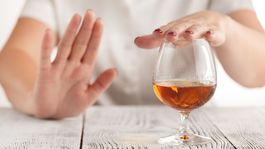 Alkoholické nápoje konzumuje čoraz menej žiakov