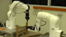 Robot zložil stoličku z Ikea za dvadsať minút. Za koľko to zvládnete vy?