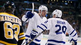 Chárov Boston prehral s Torontom 3:4, Tampa Bay prešla cez New Jersey