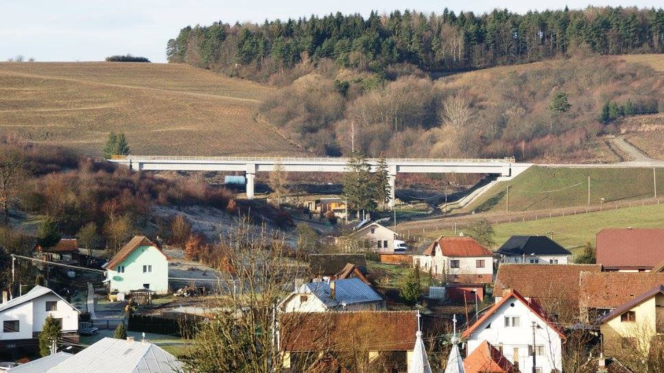 Výstavba diaľnice na úseku D1 Hričovské...